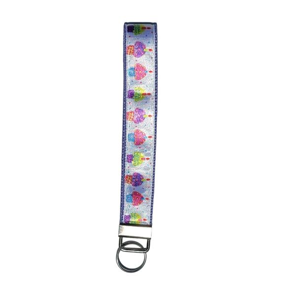 Key Chain Lanyard CUPCAKE Wrist Key Fob Handmade Birthday Christmas Baker Gift - Picture 1 of 4